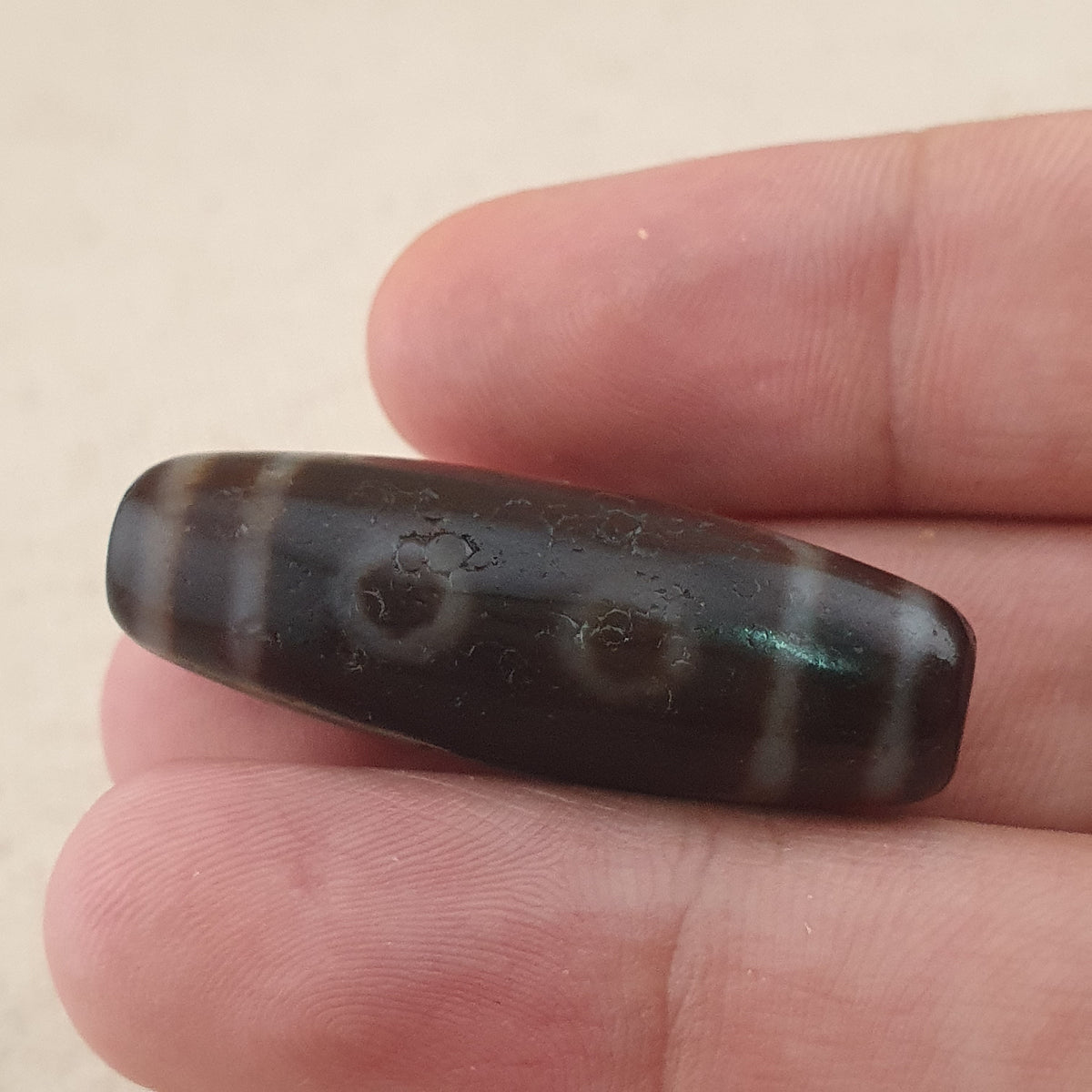 Perle Dzi tibétaine en agate vintage de collection à 5 yeux