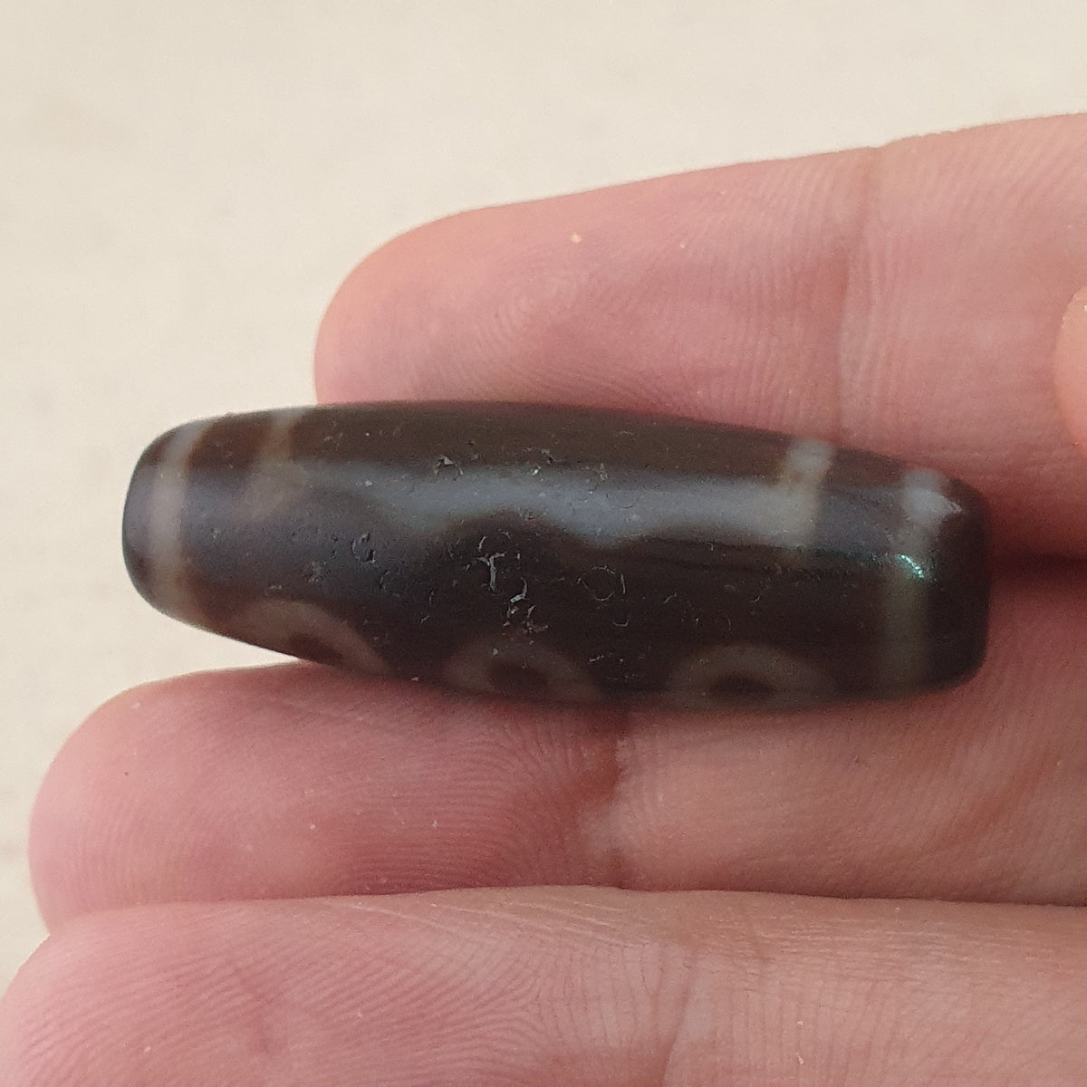 Perle Dzi tibétaine en agate vintage de collection à 5 yeux