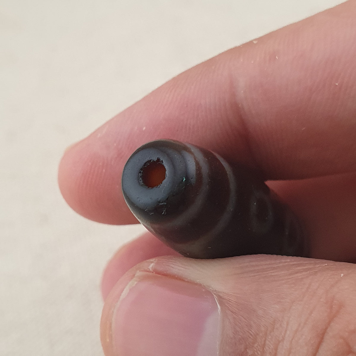 Perle Dzi tibétaine en agate vintage de collection à 5 yeux