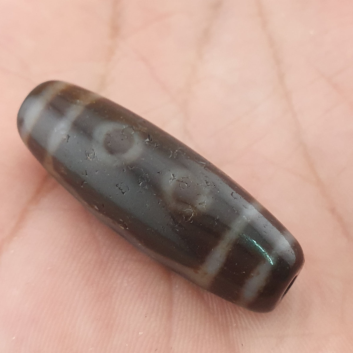 Perle Dzi tibétaine en agate vintage de collection à 5 yeux