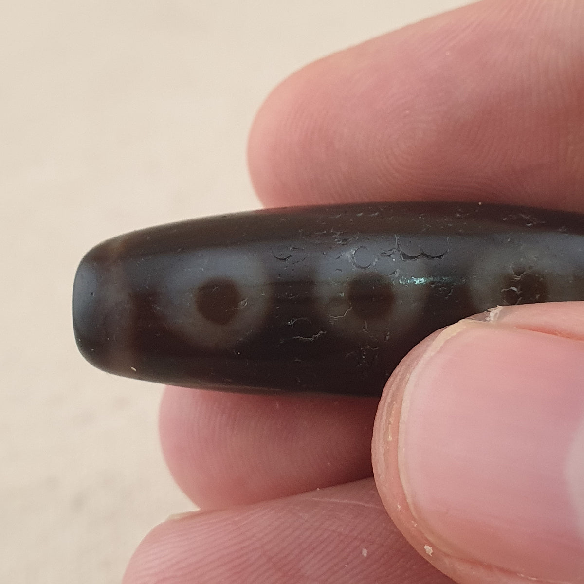 Perle Dzi tibétaine en agate vintage de collection à 5 yeux