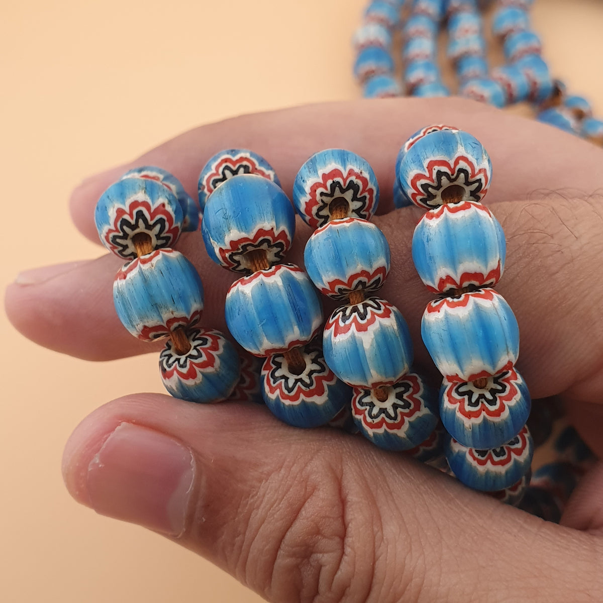 Colliers de perles en verre turquoise vintage de style vénitien à chevrons