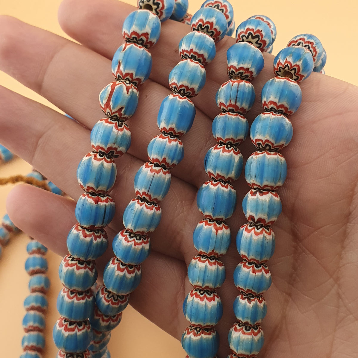 Colliers de perles en verre turquoise vintage de style vénitien à chevrons