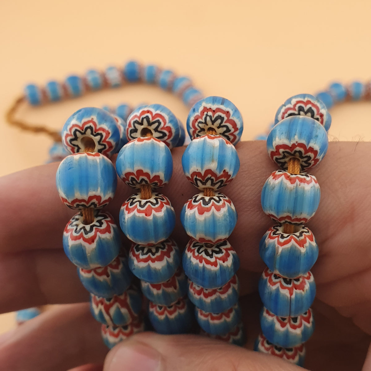 Colliers de perles en verre turquoise vintage de style vénitien à chevrons