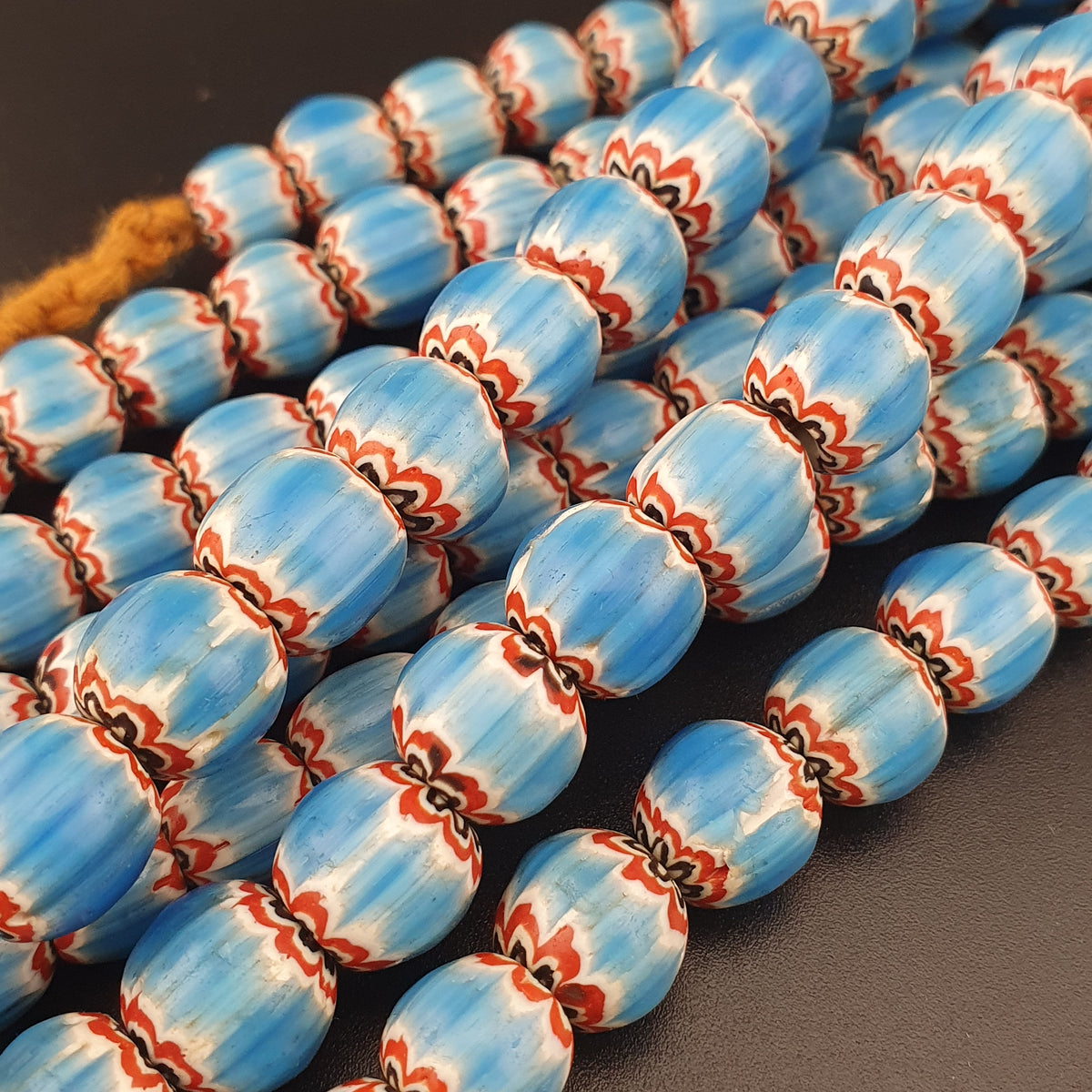 Colliers de perles en verre turquoise vintage de style vénitien à chevrons