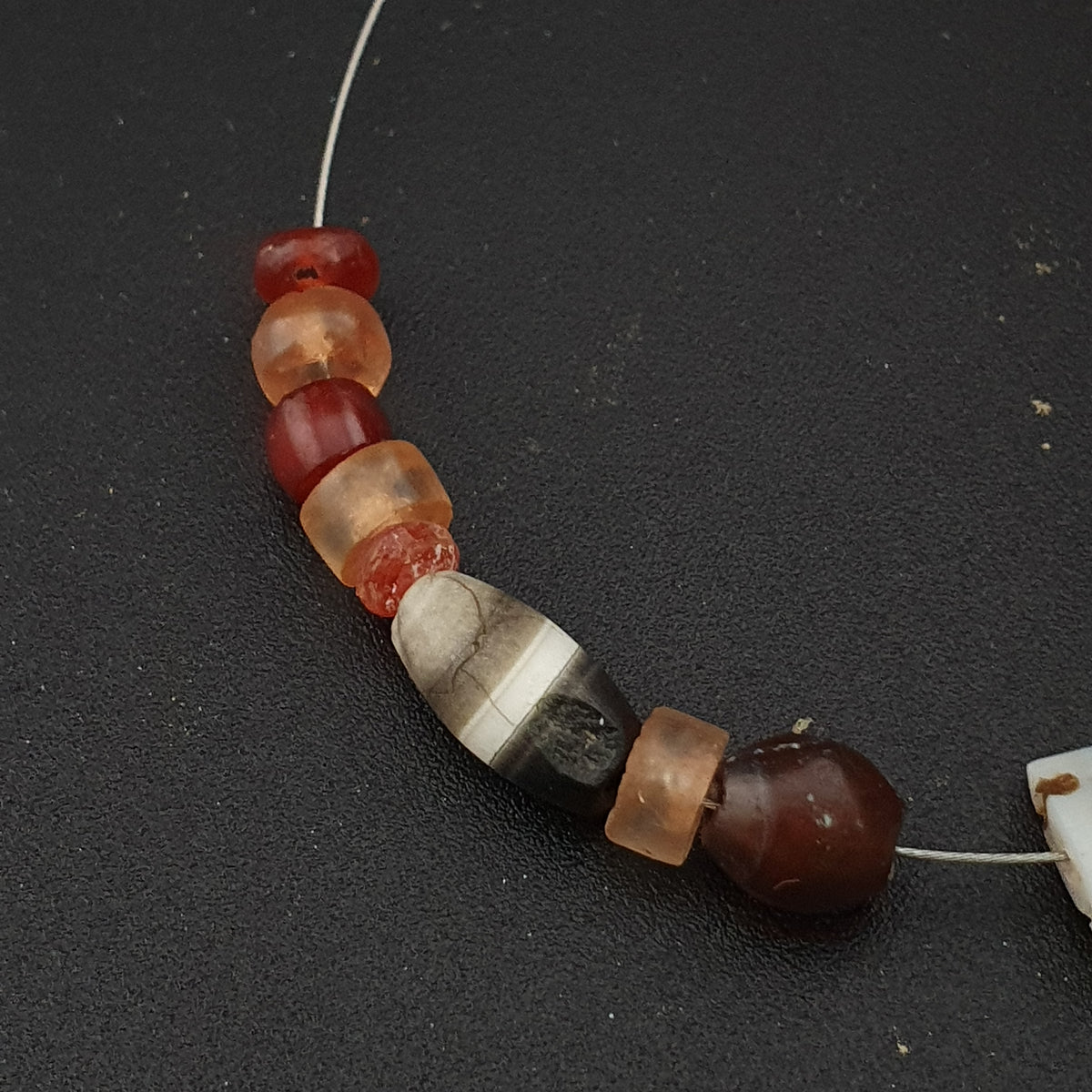 Collection de 14 Perles Rares en Cornaline et Agate Suleimani