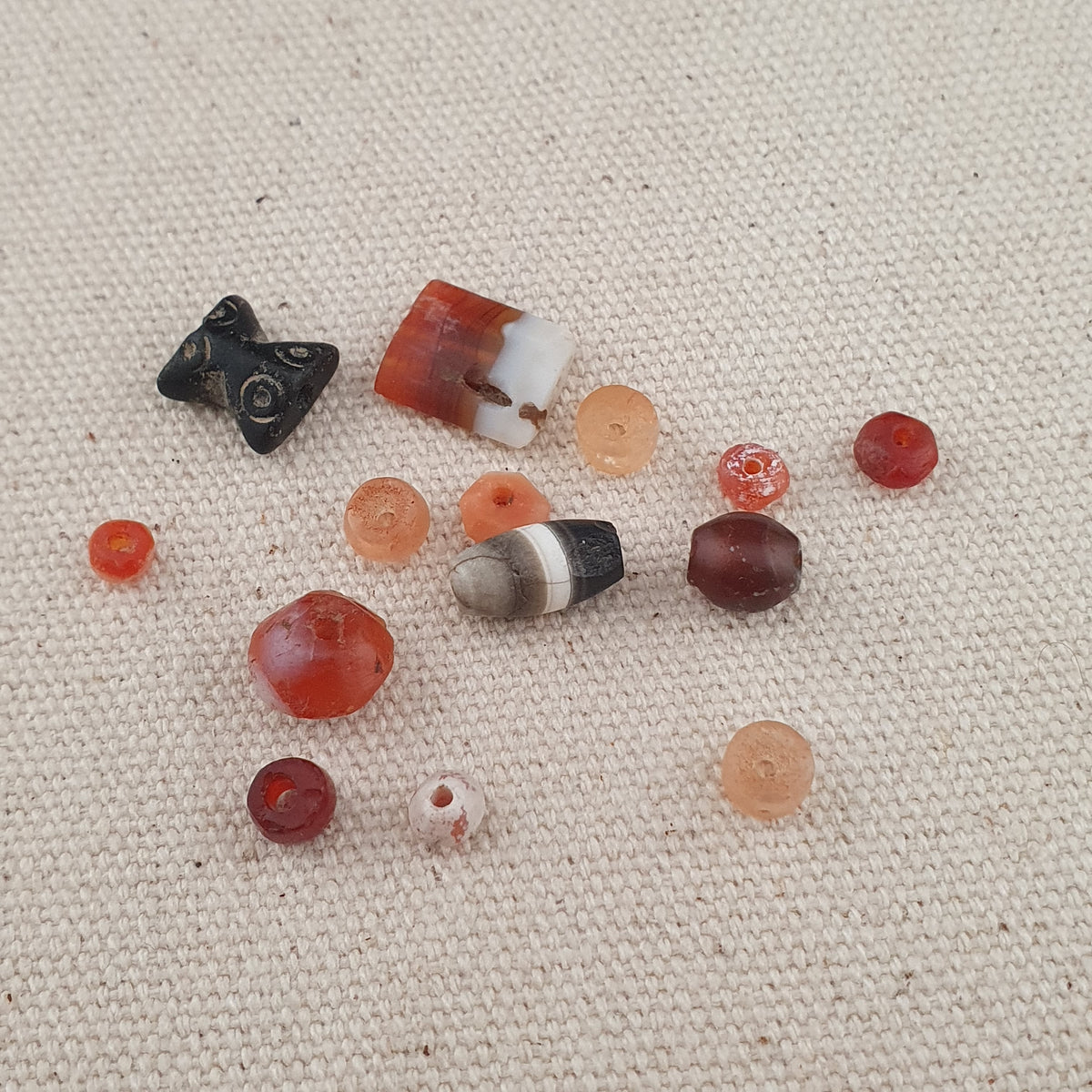 Collection de 14 Perles Rares en Cornaline et Agate Suleimani