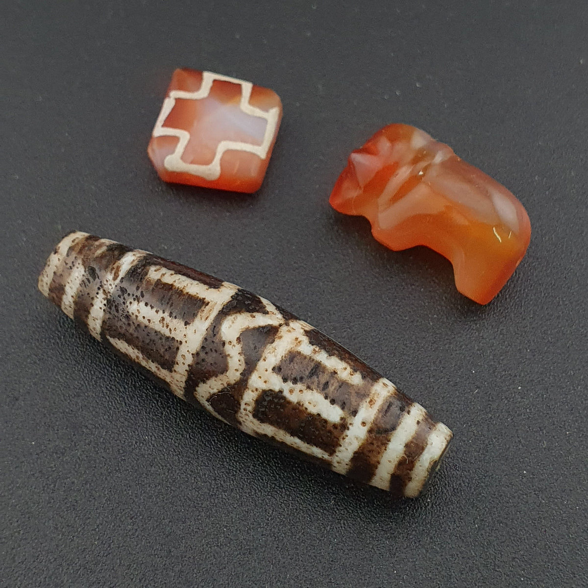 Lot de 3 perles antiques Pumtek Pyu birmanes et cornaline