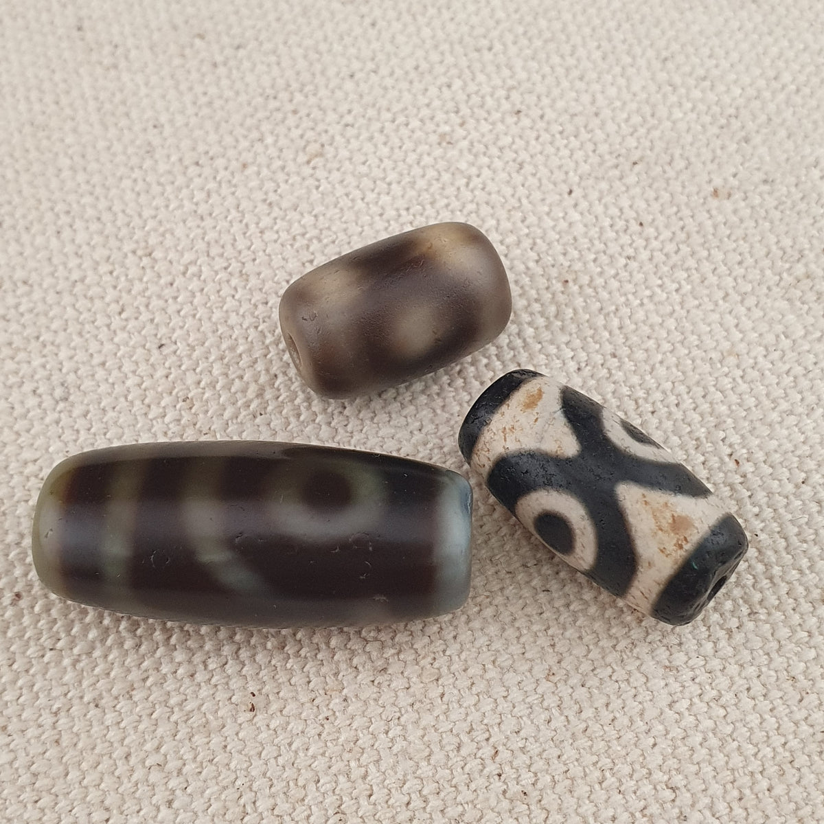 Vintage 2 Eyes Himalayan Tibetan Agate Dzi bead Amulet Lot of 3