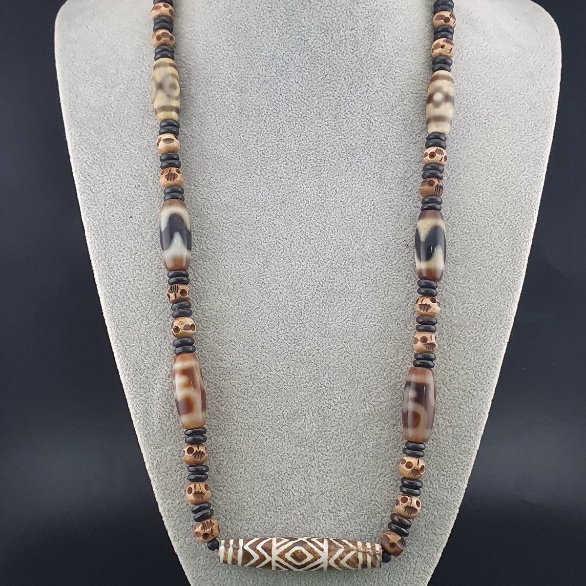 Collier de perles antiques birmanes Pumtek Pyu et tibétaines de l'Himalaya en agate en forme de crâne
