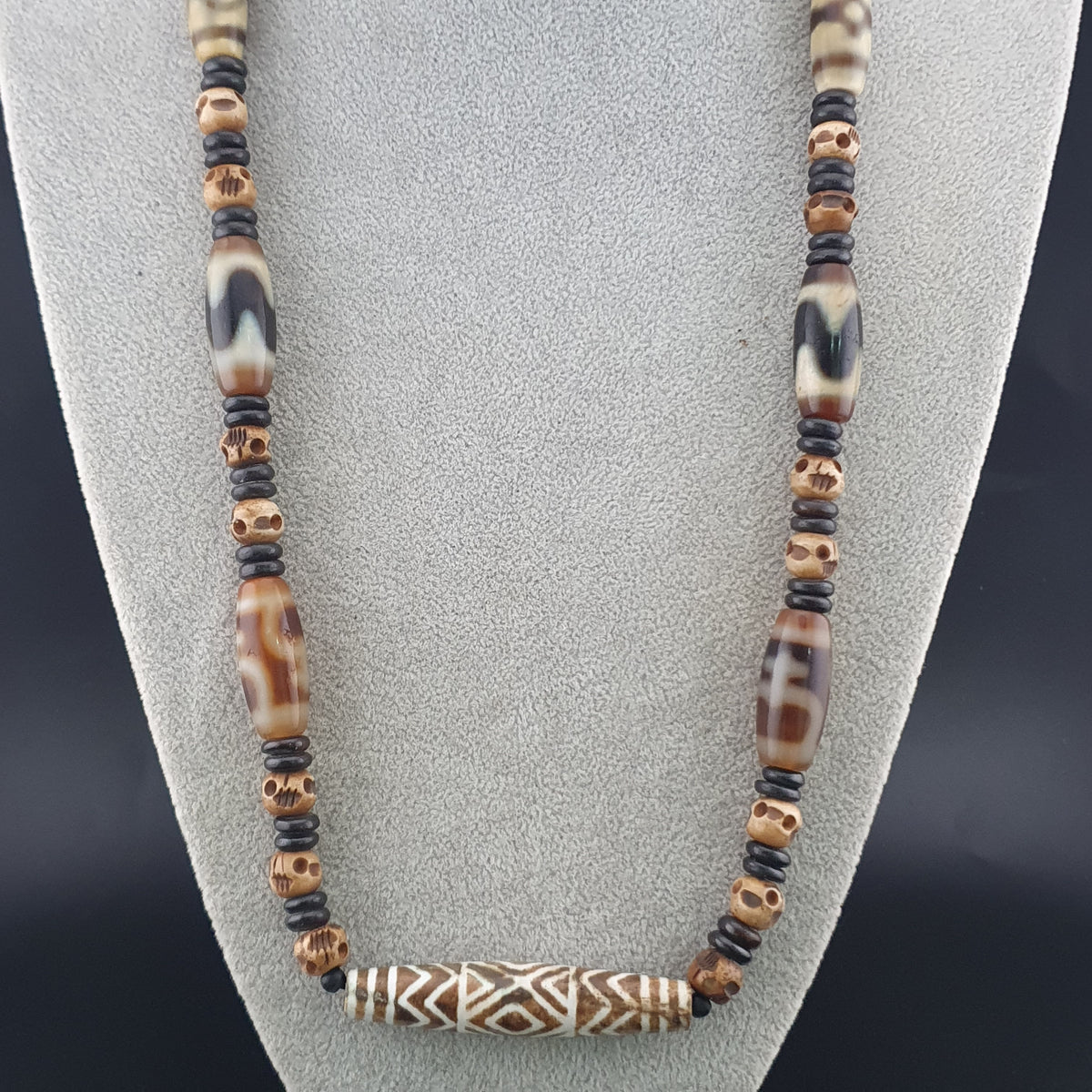Collier de perles antiques birmanes Pumtek Pyu et tibétaines de l'Himalaya en agate en forme de crâne