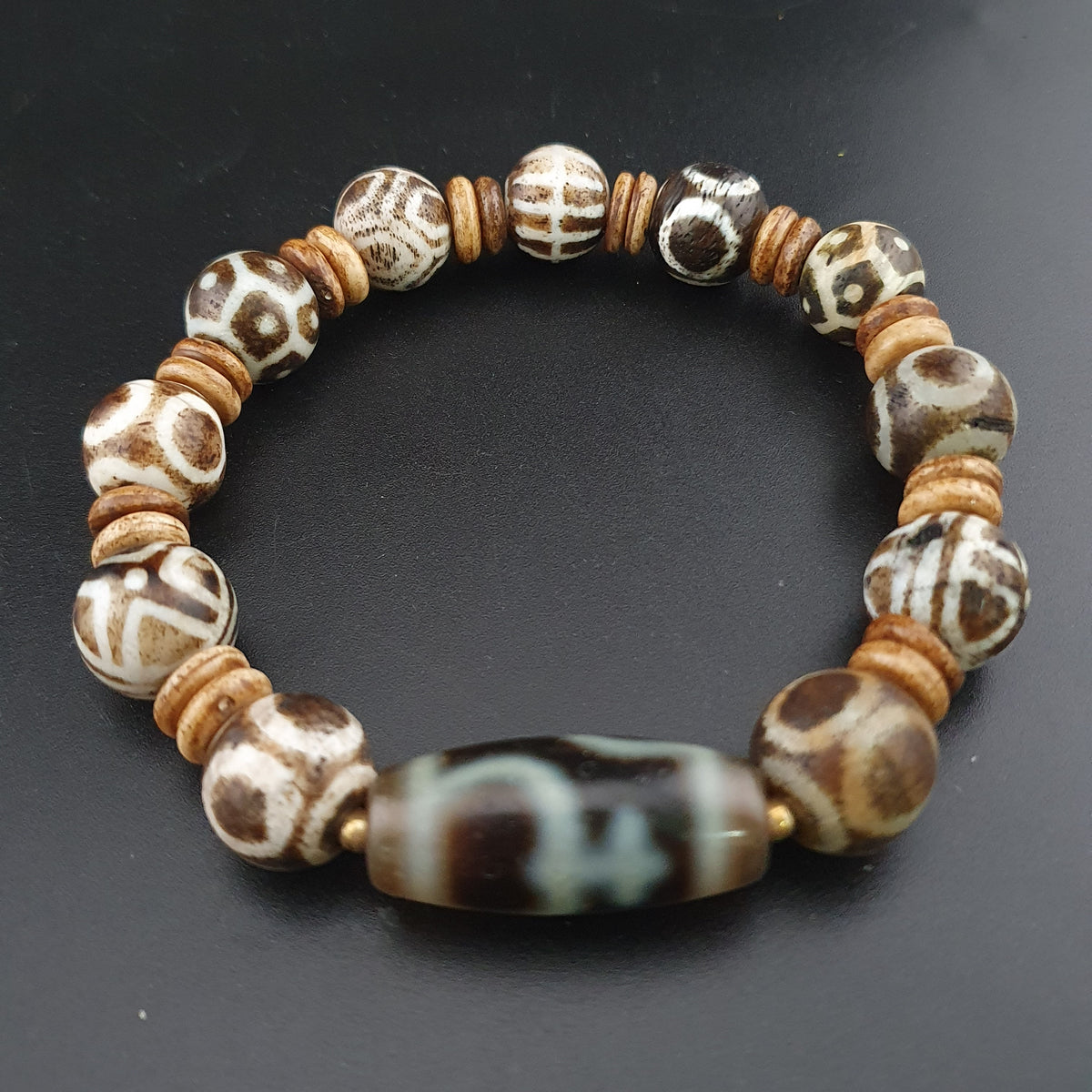 Armband aus antiken burmesischen Pumtek Pyu und Vintage Himalaya Schatzvasen-Muster Achatperlen