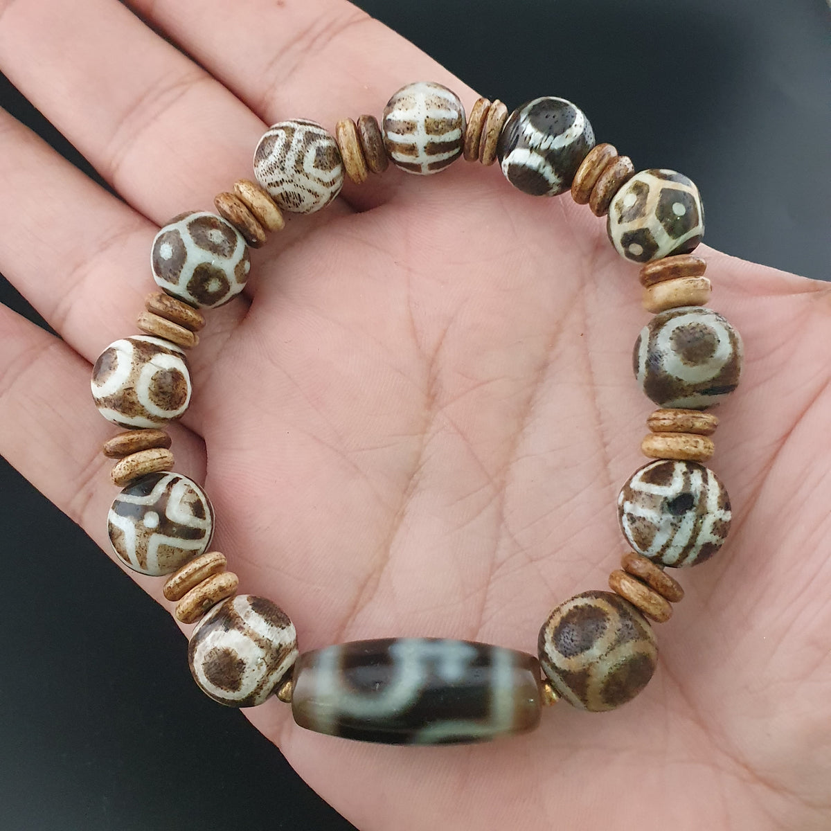 Armband aus antiken burmesischen Pumtek Pyu und Vintage Himalaya Schatzvasen-Muster Achatperlen