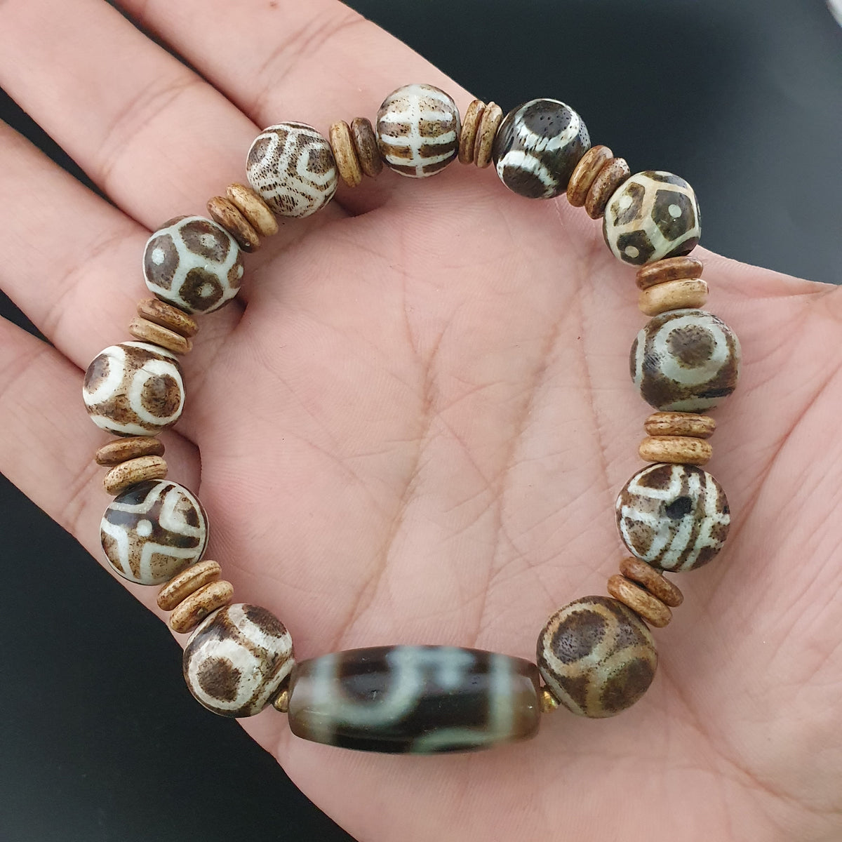 Armband aus antiken burmesischen Pumtek Pyu und Vintage Himalaya Schatzvasen-Muster Achatperlen
