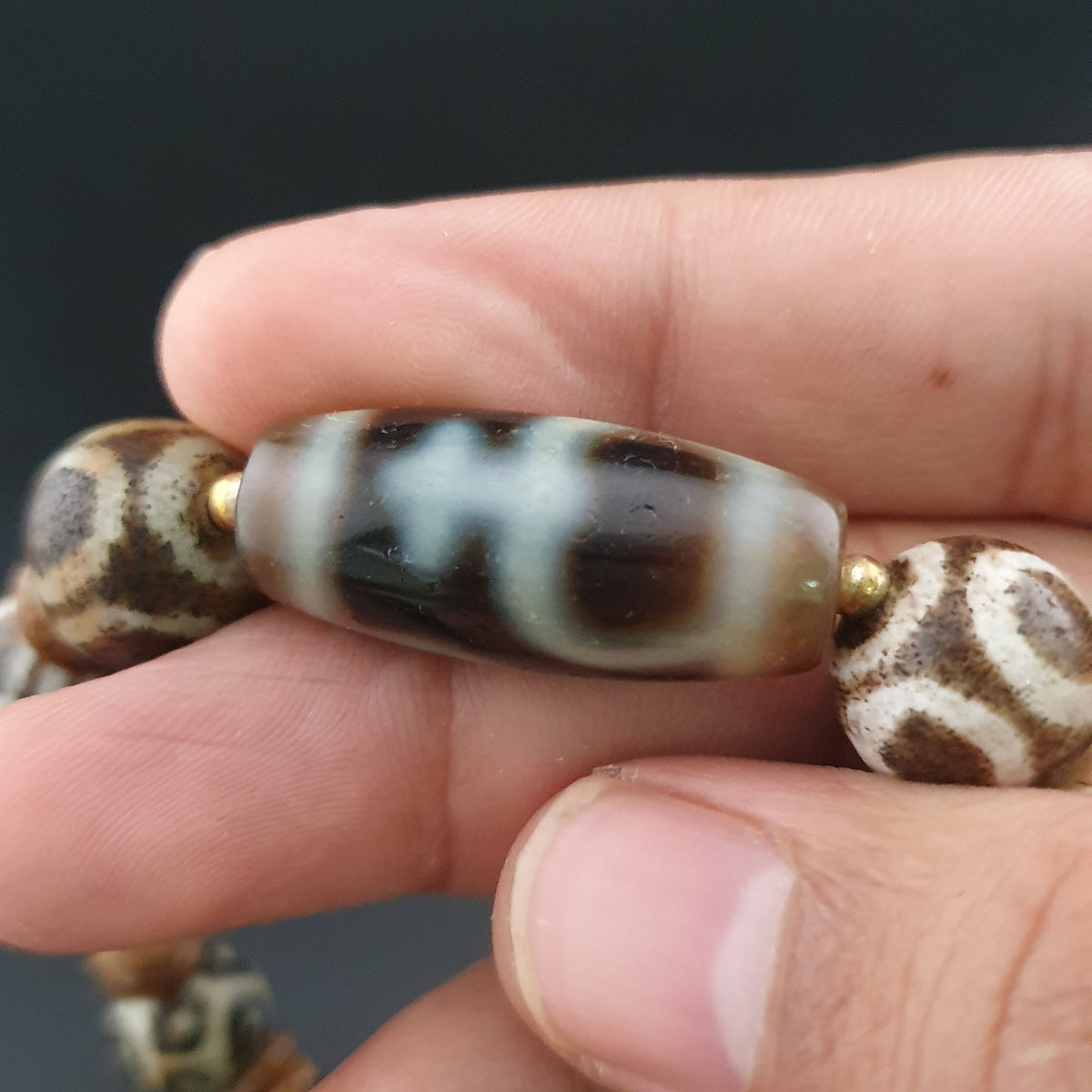 Armband aus antiken burmesischen Pumtek Pyu und Vintage Himalaya Schatzvasen-Muster Achatperlen