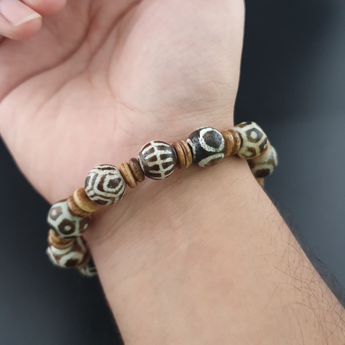 Armband aus antiken burmesischen Pumtek Pyu und Vintage Himalaya Schatzvasen-Muster Achatperlen