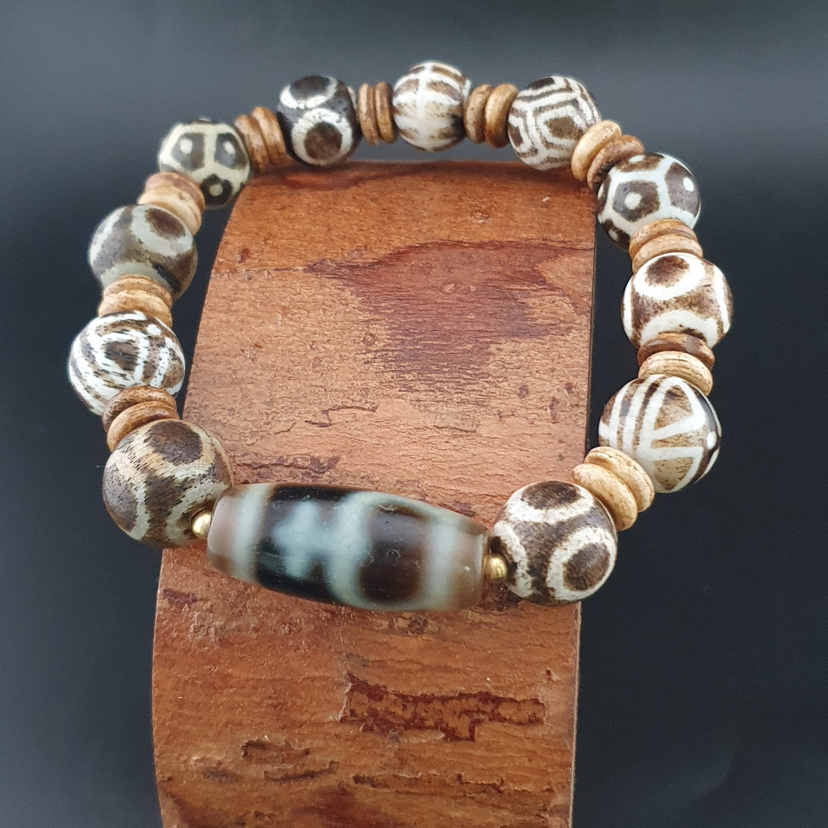 Armband aus antiken burmesischen Pumtek Pyu und Vintage Himalaya Schatzvasen-Muster Achatperlen