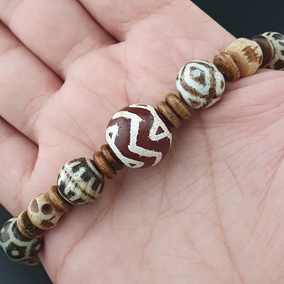 Armband mit antiken, geätzten Karneol-Achat- und Pumtek-Pyu-Perlen