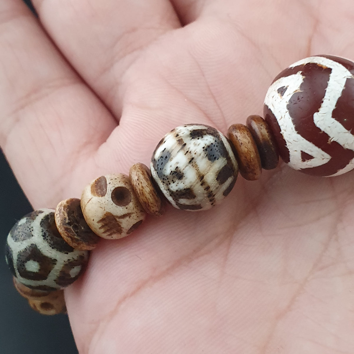 Armband mit antiken, geätzten Karneol-Achat- und Pumtek-Pyu-Perlen