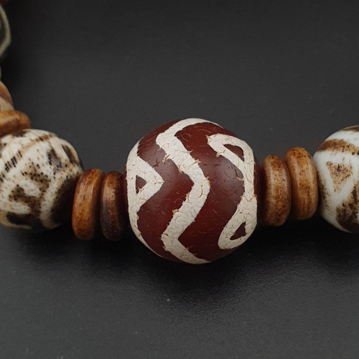 Armband mit antiken, geätzten Karneol-Achat- und Pumtek-Pyu-Perlen