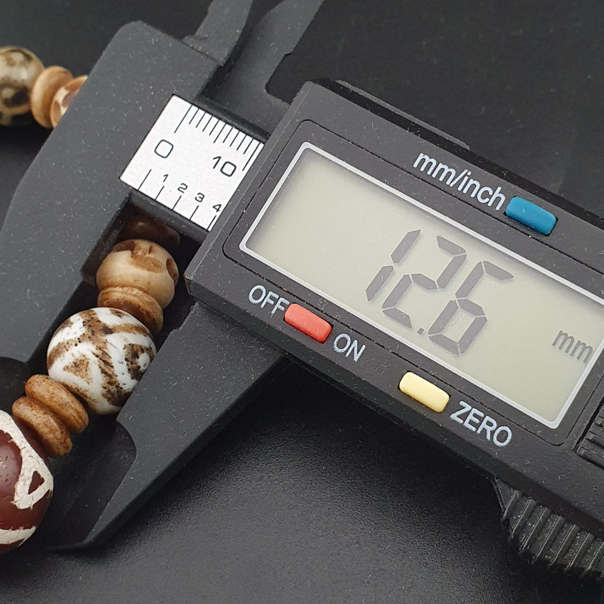 Armband mit antiken, geätzten Karneol-Achat- und Pumtek-Pyu-Perlen