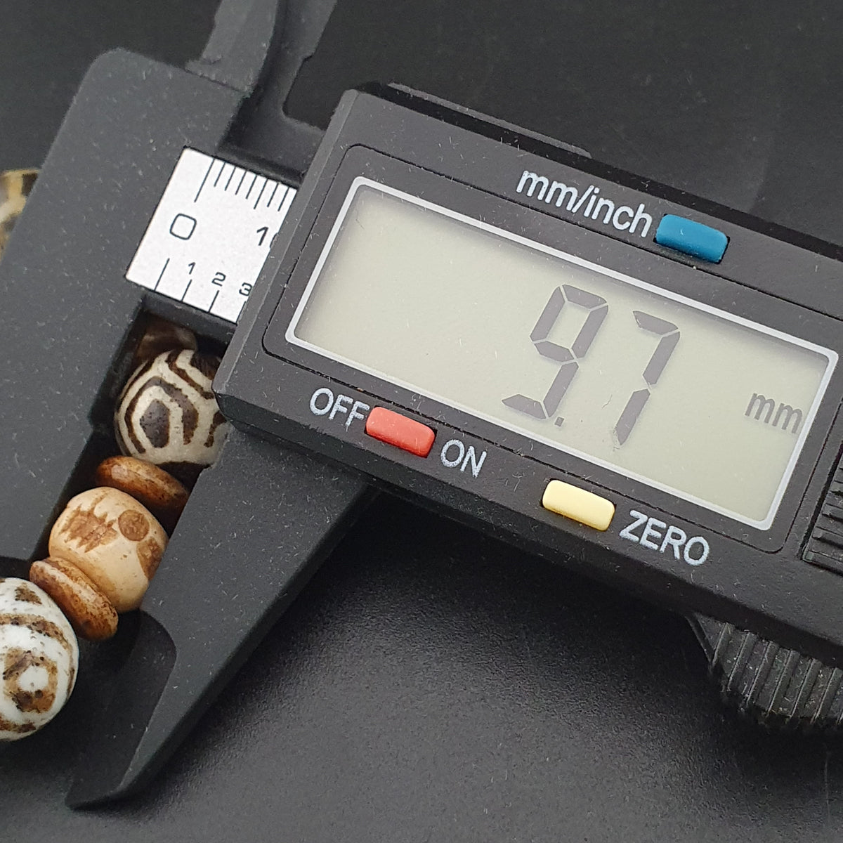 Armband mit antiken, geätzten Karneol-Achat- und Pumtek-Pyu-Perlen
