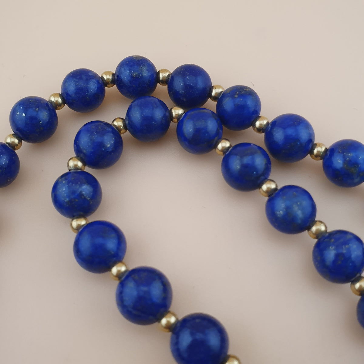 Collier de perles vintage en lapis-lazuli et pendentif cœur