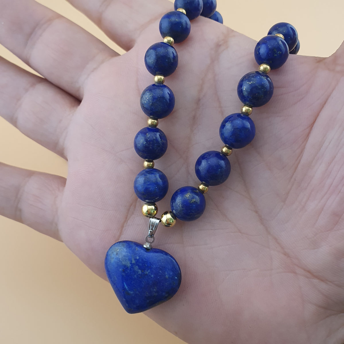Collier de perles vintage en lapis-lazuli et pendentif cœur