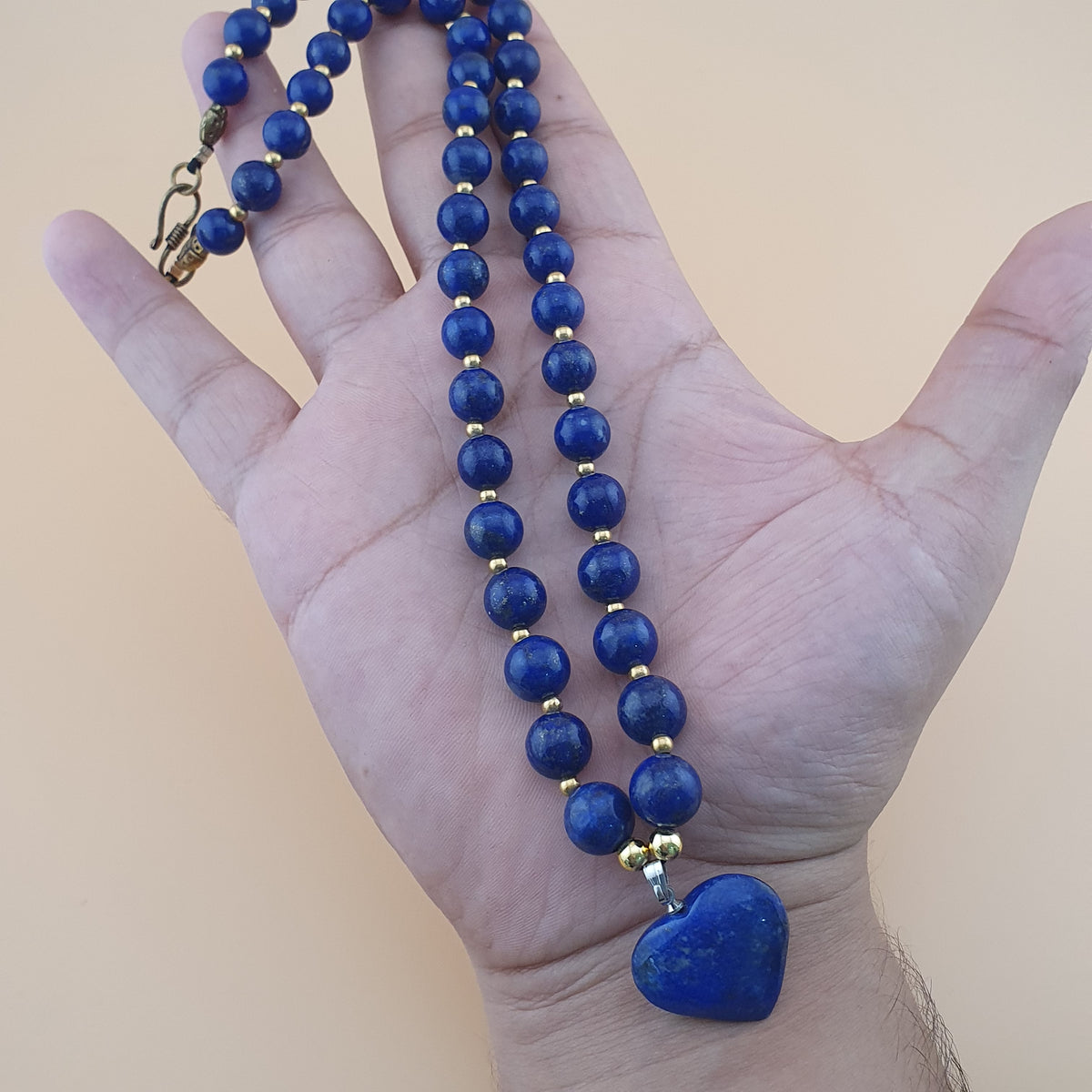 Collier de perles vintage en lapis-lazuli et pendentif cœur