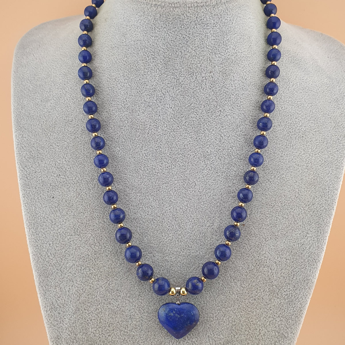 Collier de perles vintage en lapis-lazuli et pendentif cœur