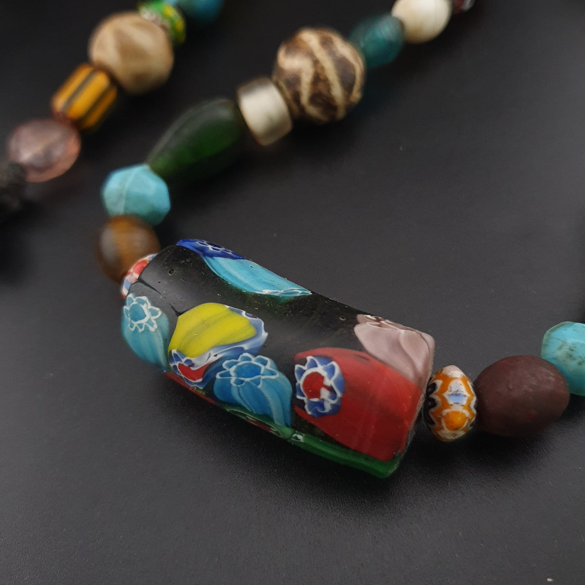Collier de perles de verre Pumtek Pyu asiatiques et africaines vintage rares