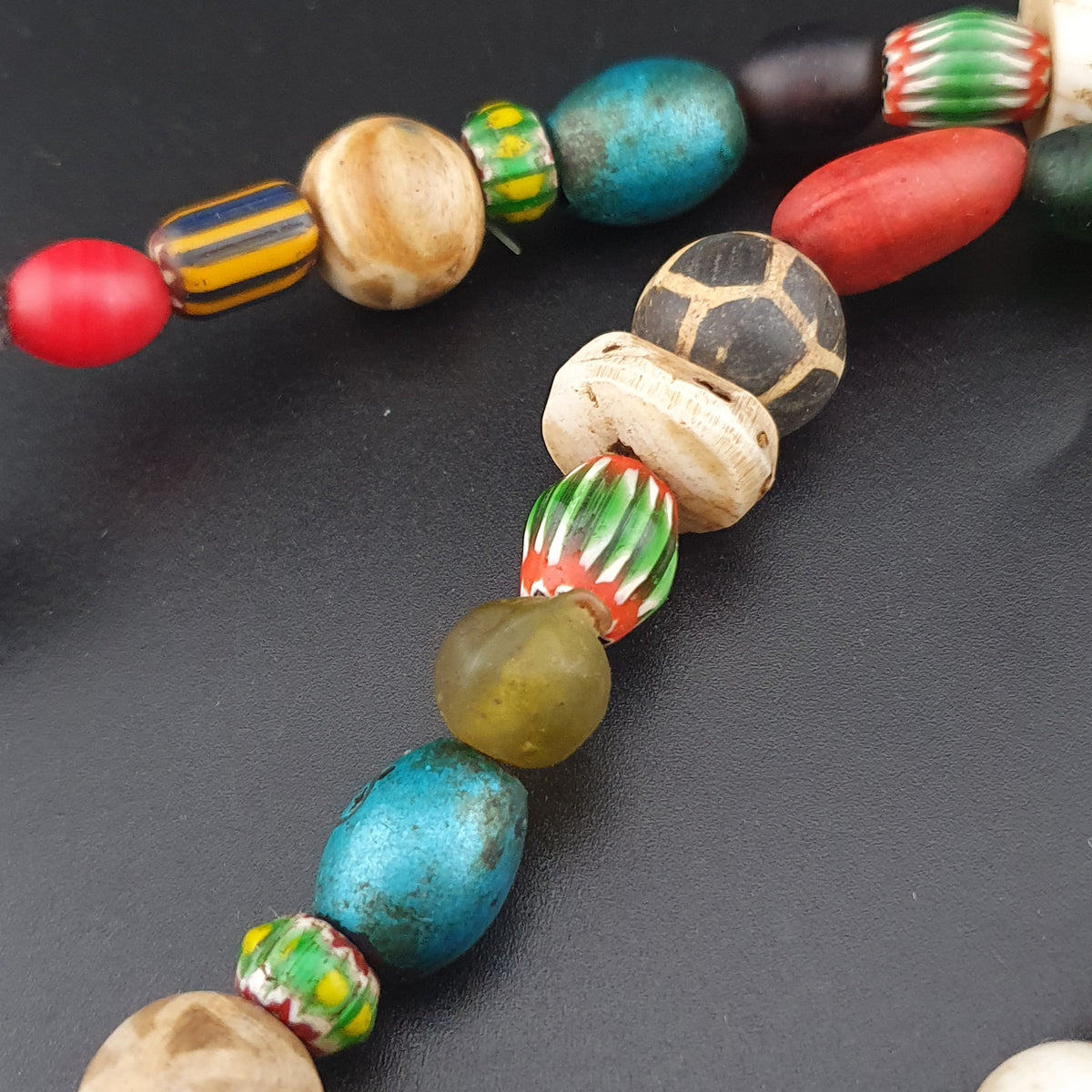 Collier de perles de verre Pumtek Pyu asiatiques et africaines vintage rares