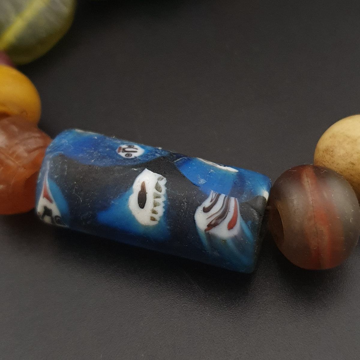 Collier vintage en perles de Pumtek et de verre, mélange africain et asiatique