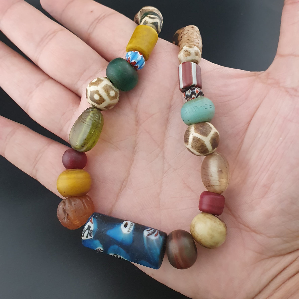 Collier vintage en perles de Pumtek et de verre, mélange africain et asiatique