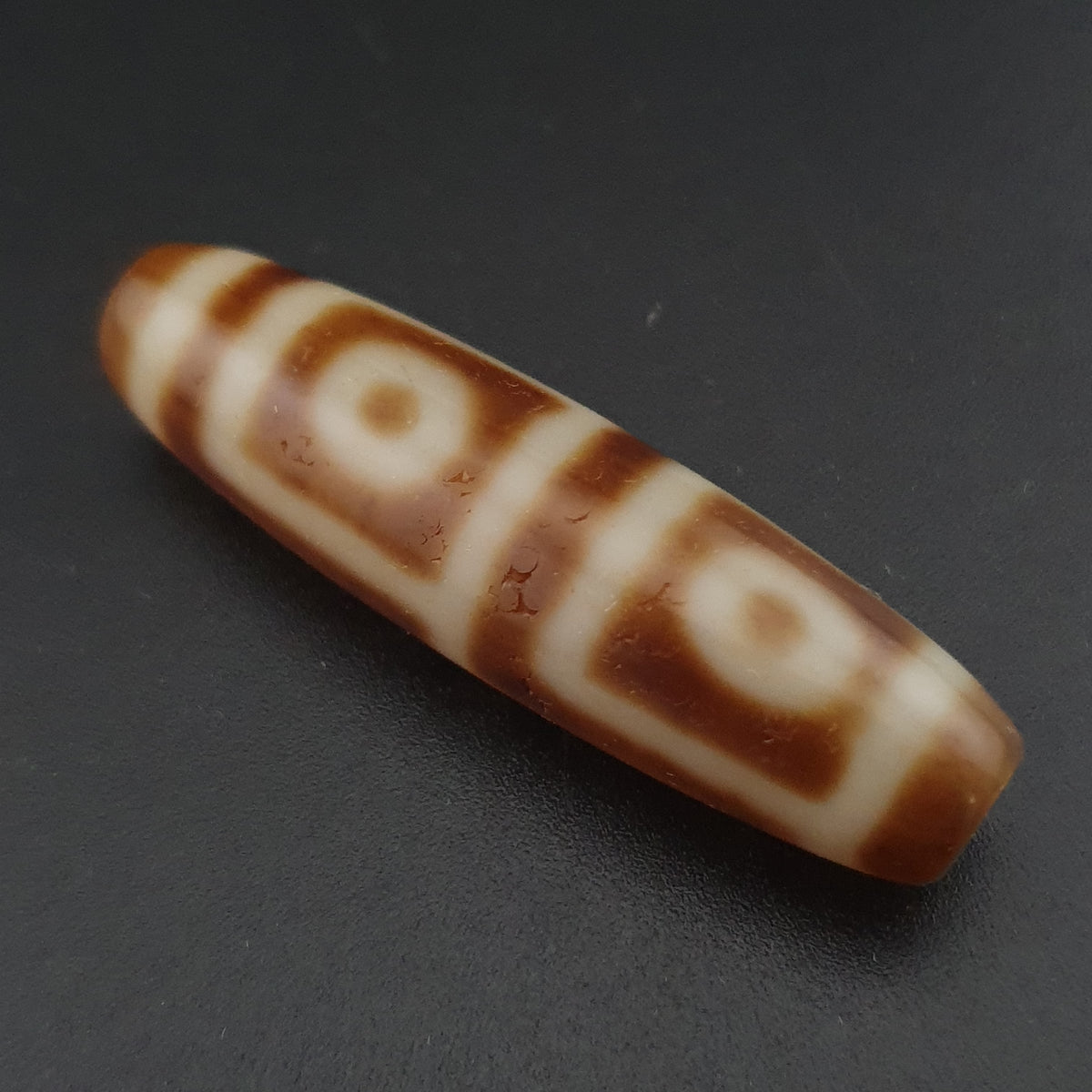Ancienne Perle Dzi en Agate du Tibet Himalayen à 4 Yeux, Amulette