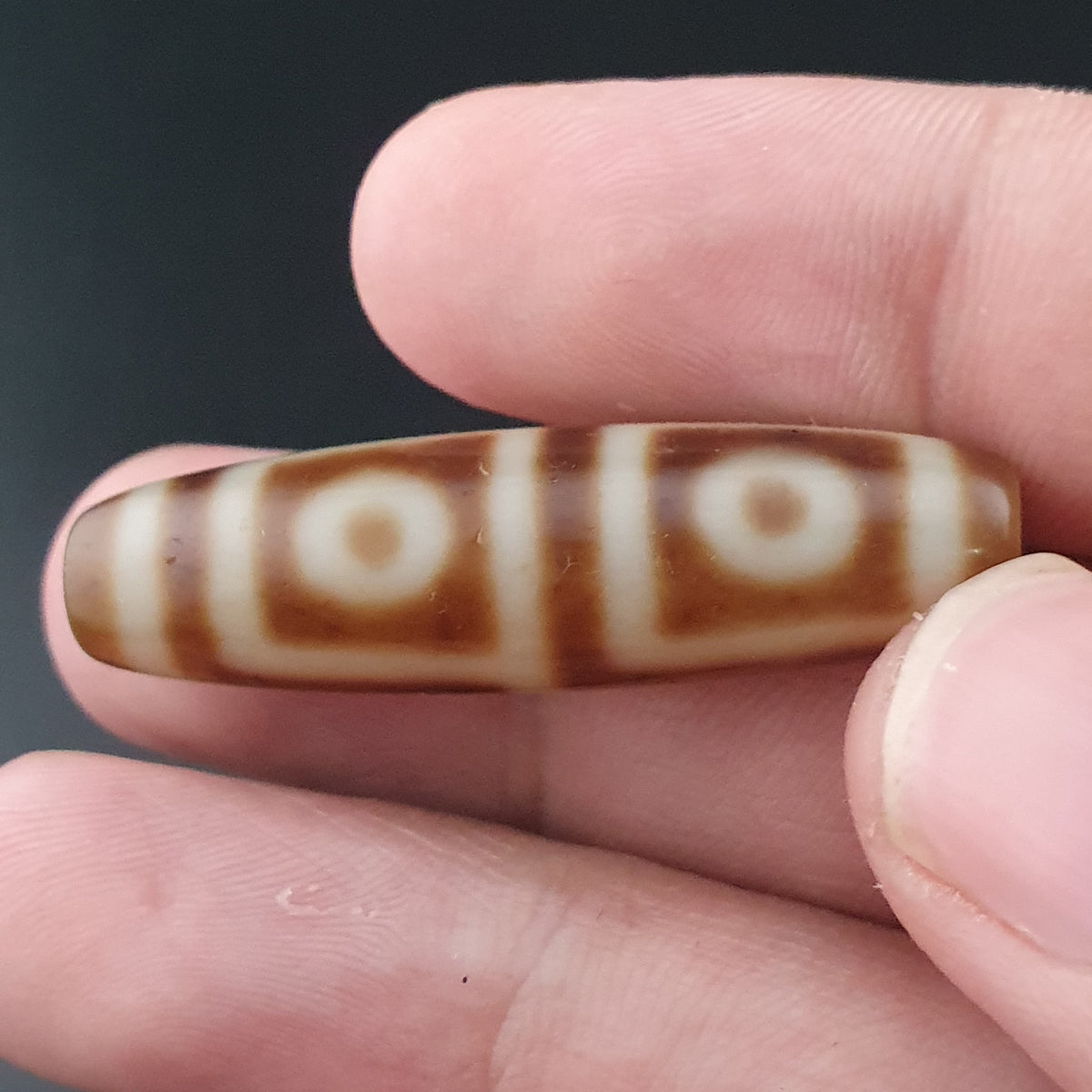 Ancienne Perle Dzi en Agate du Tibet Himalayen à 4 Yeux, Amulette