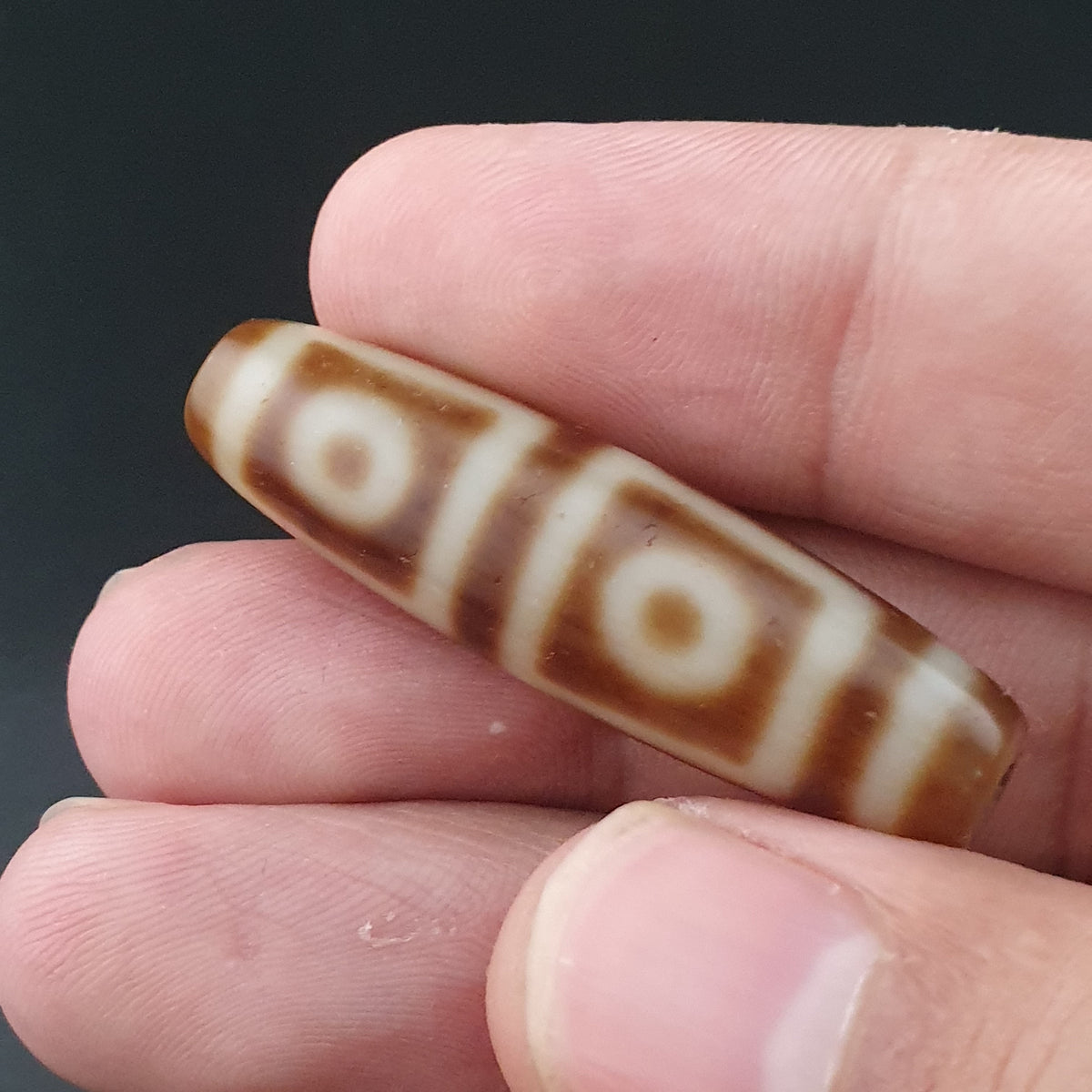 Ancienne Perle Dzi en Agate du Tibet Himalayen à 4 Yeux, Amulette