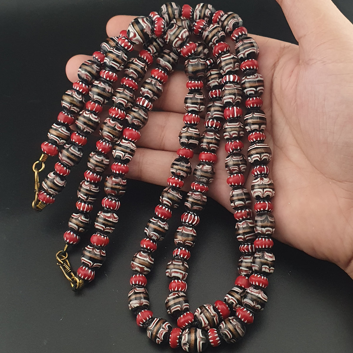 Collier ancien en perles de verre Murano aventurine et chevron