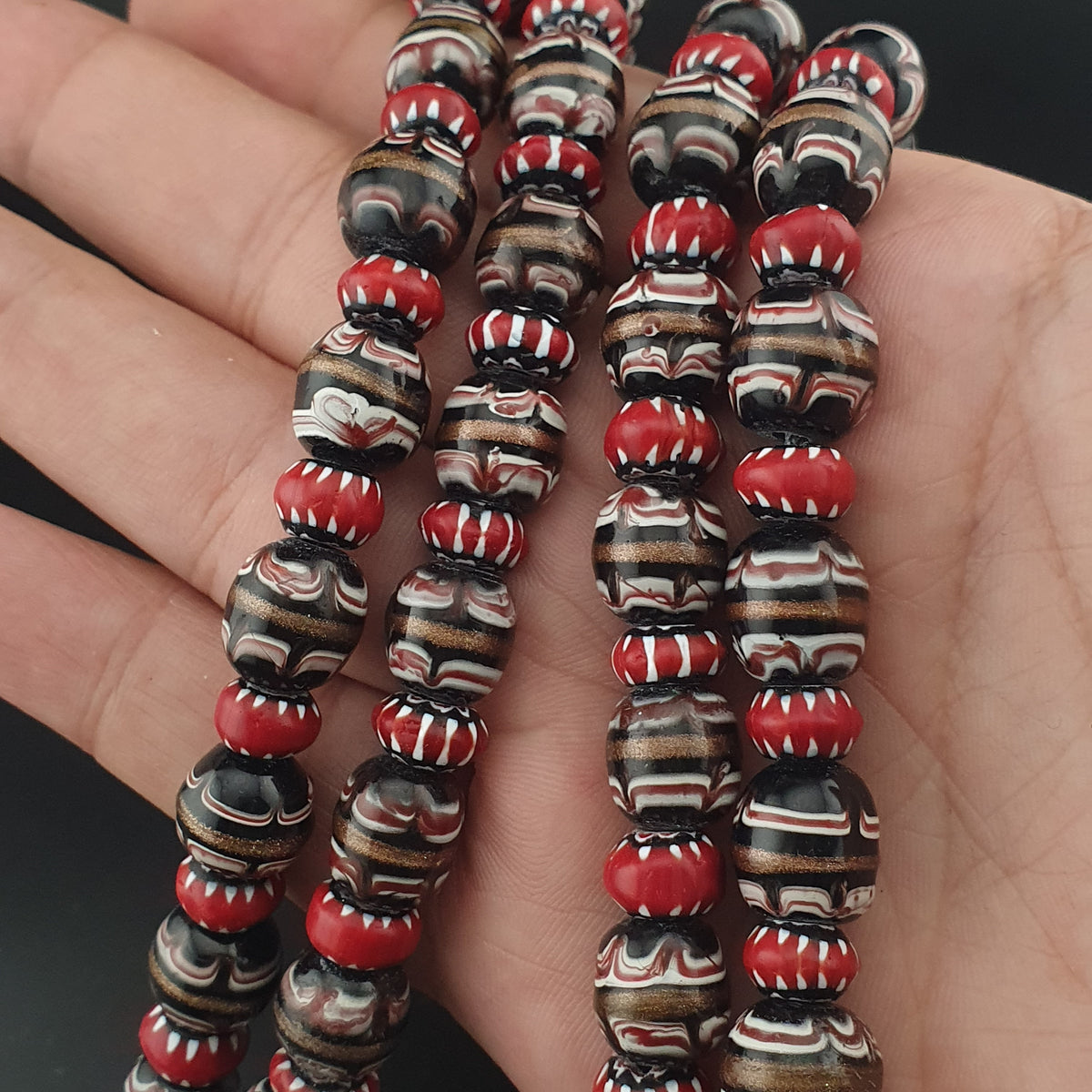 Collier ancien en perles de verre Murano aventurine et chevron