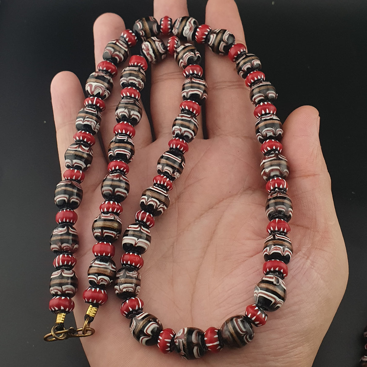 Collier ancien en perles de verre Murano aventurine et chevron