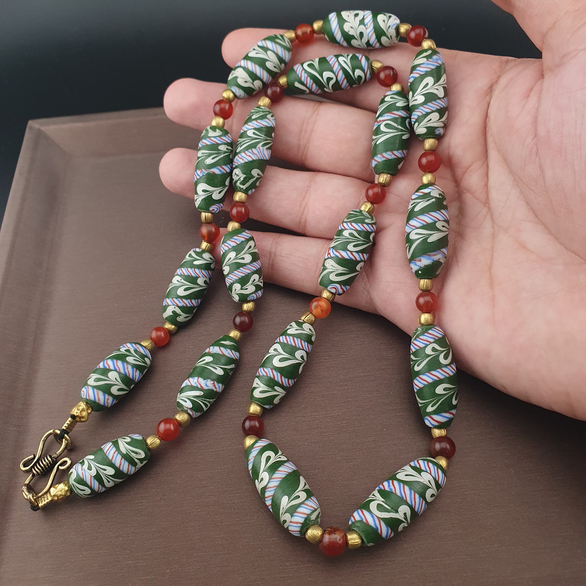 Vintage Venetian Style Feather Desgin Glass Beads Necklace