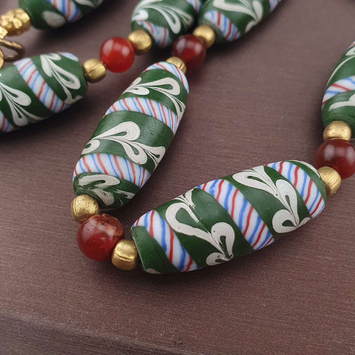 Vintage Venetian Style Feather Desgin Glass Beads Necklace