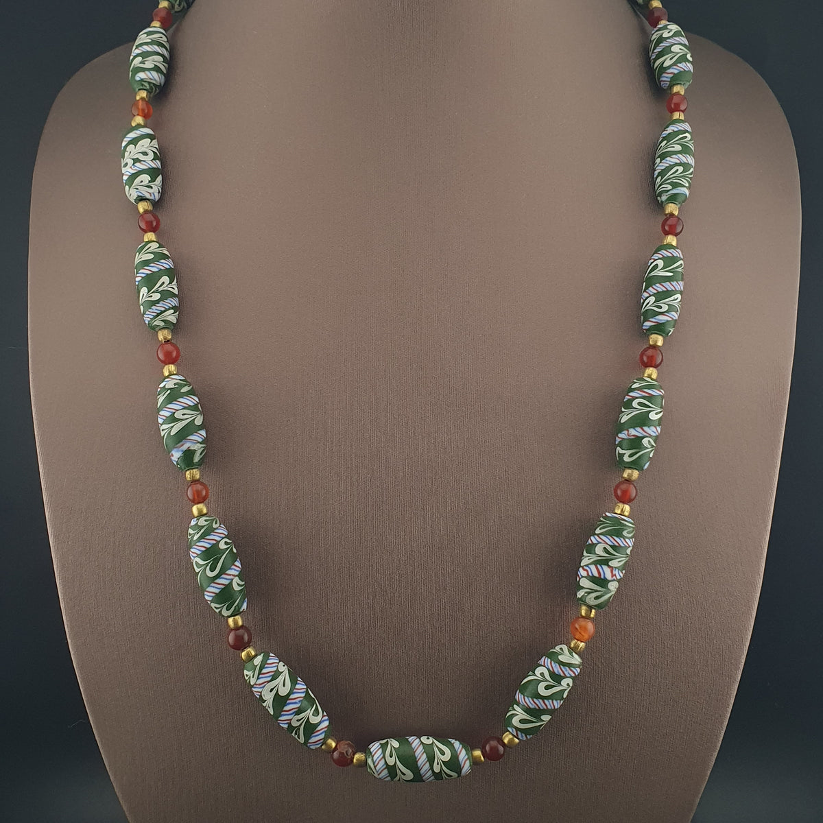 Vintage Venetian Style Feather Desgin Glass Beads Necklace
