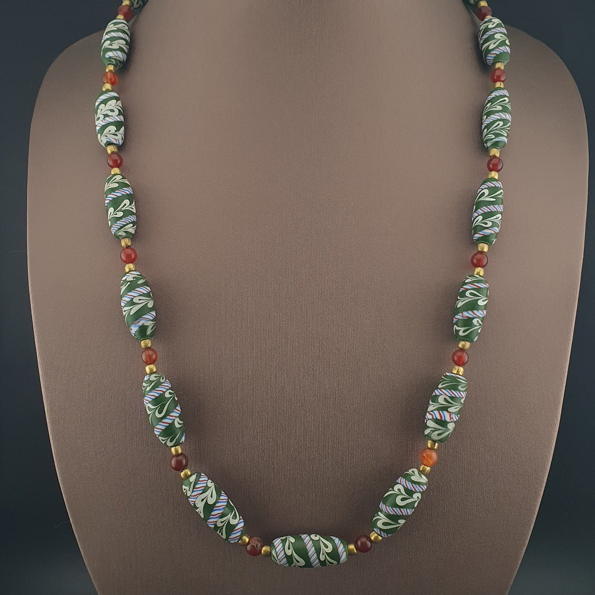 Vintage Venetian Style Feather Desgin Glass Beads Necklace