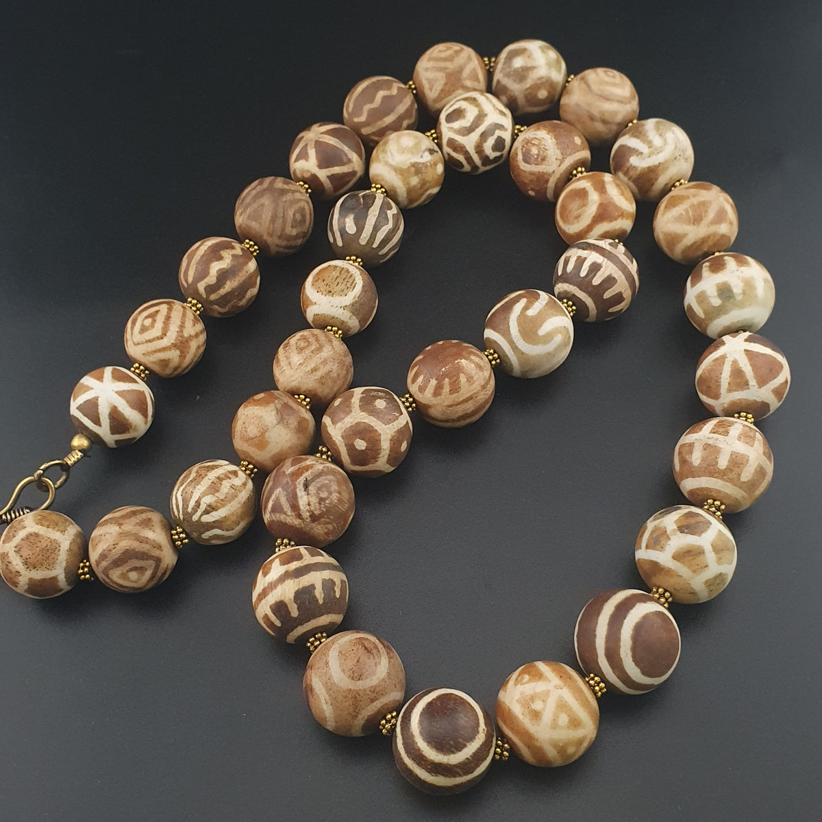 Collier de perles anciennes Pumtek Pyu de Birmanie 18-19mm 26 pouces
