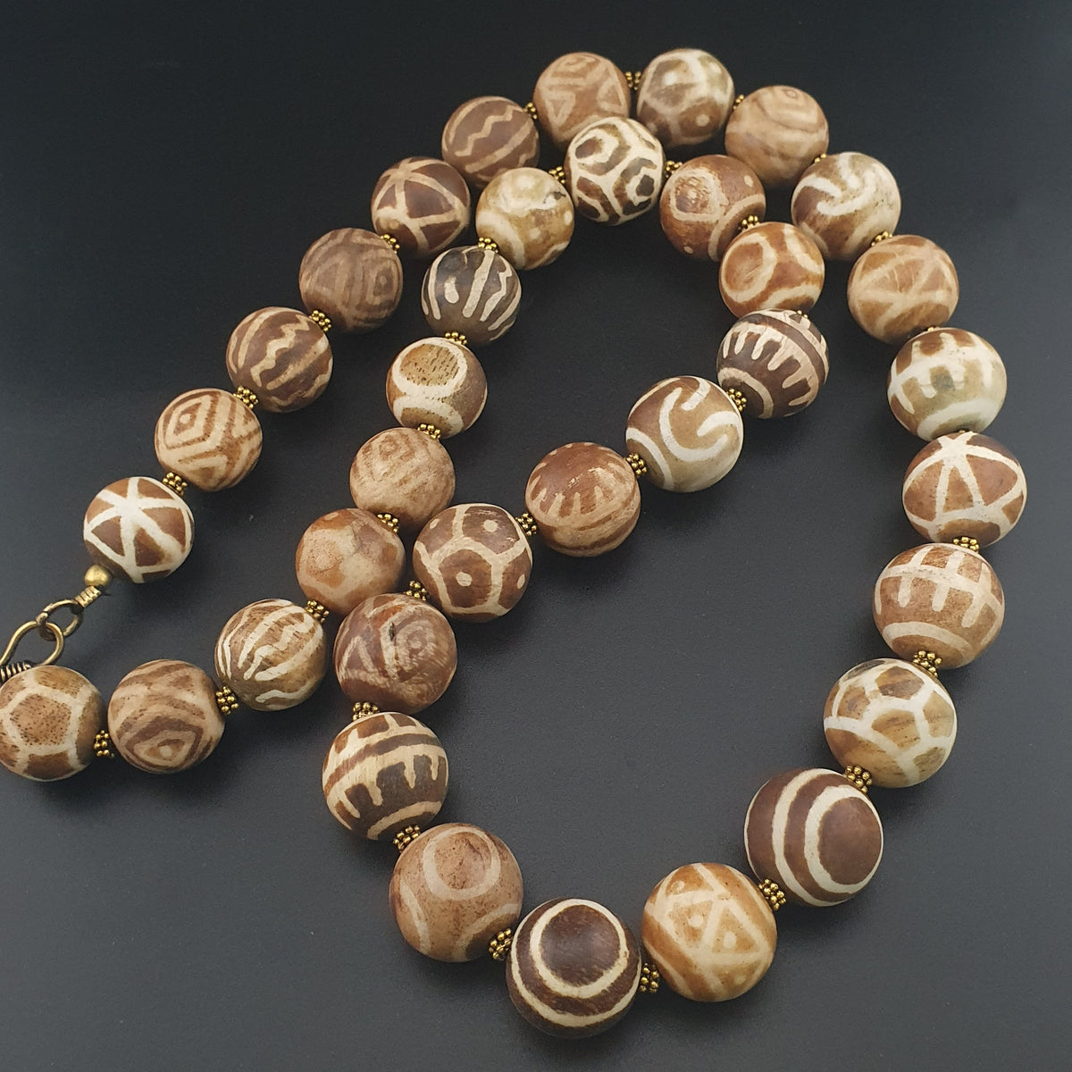 Collier de perles anciennes Pumtek Pyu de Birmanie 18-19mm 26 pouces