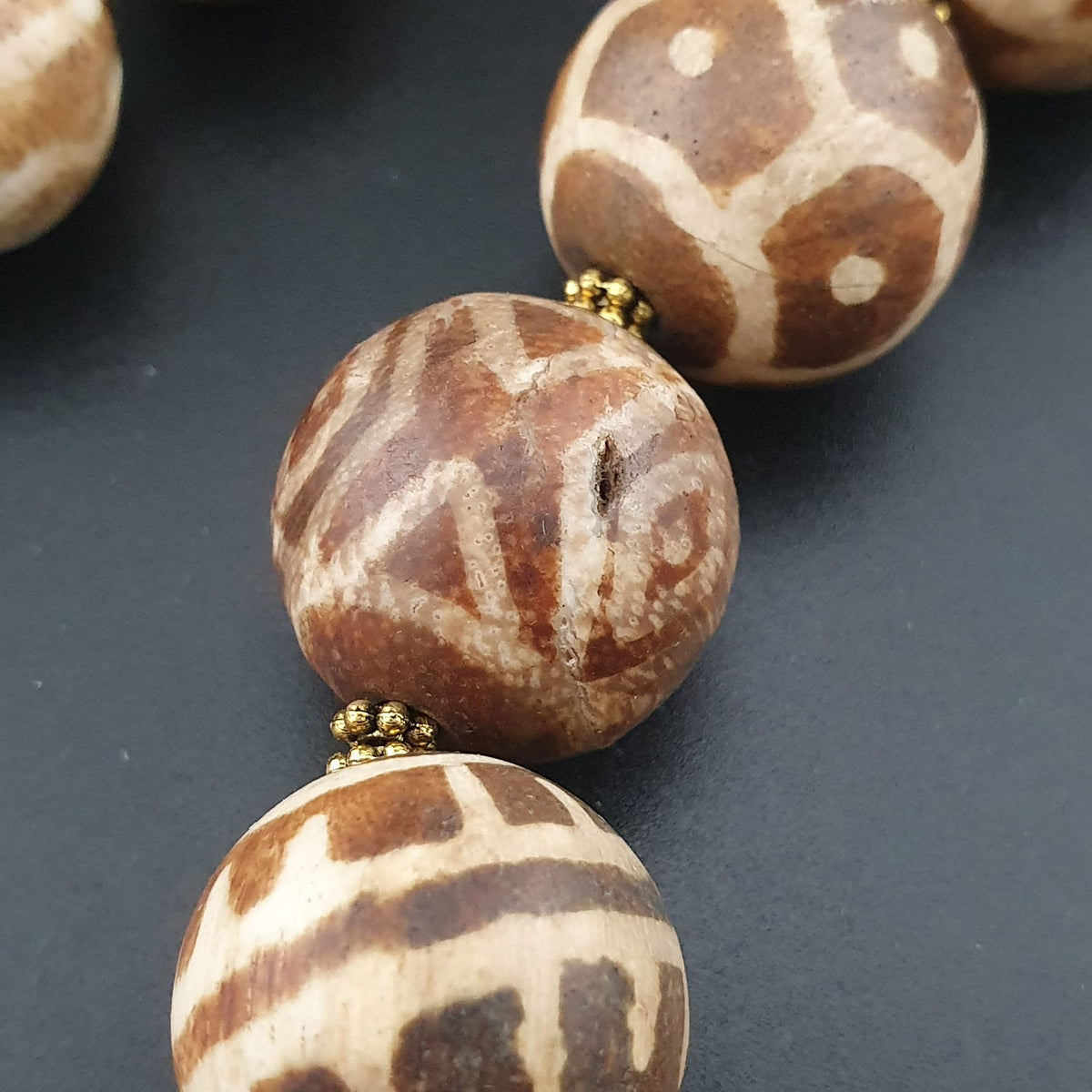 Collier de perles anciennes Pumtek Pyu de Birmanie 18-19mm 26 pouces