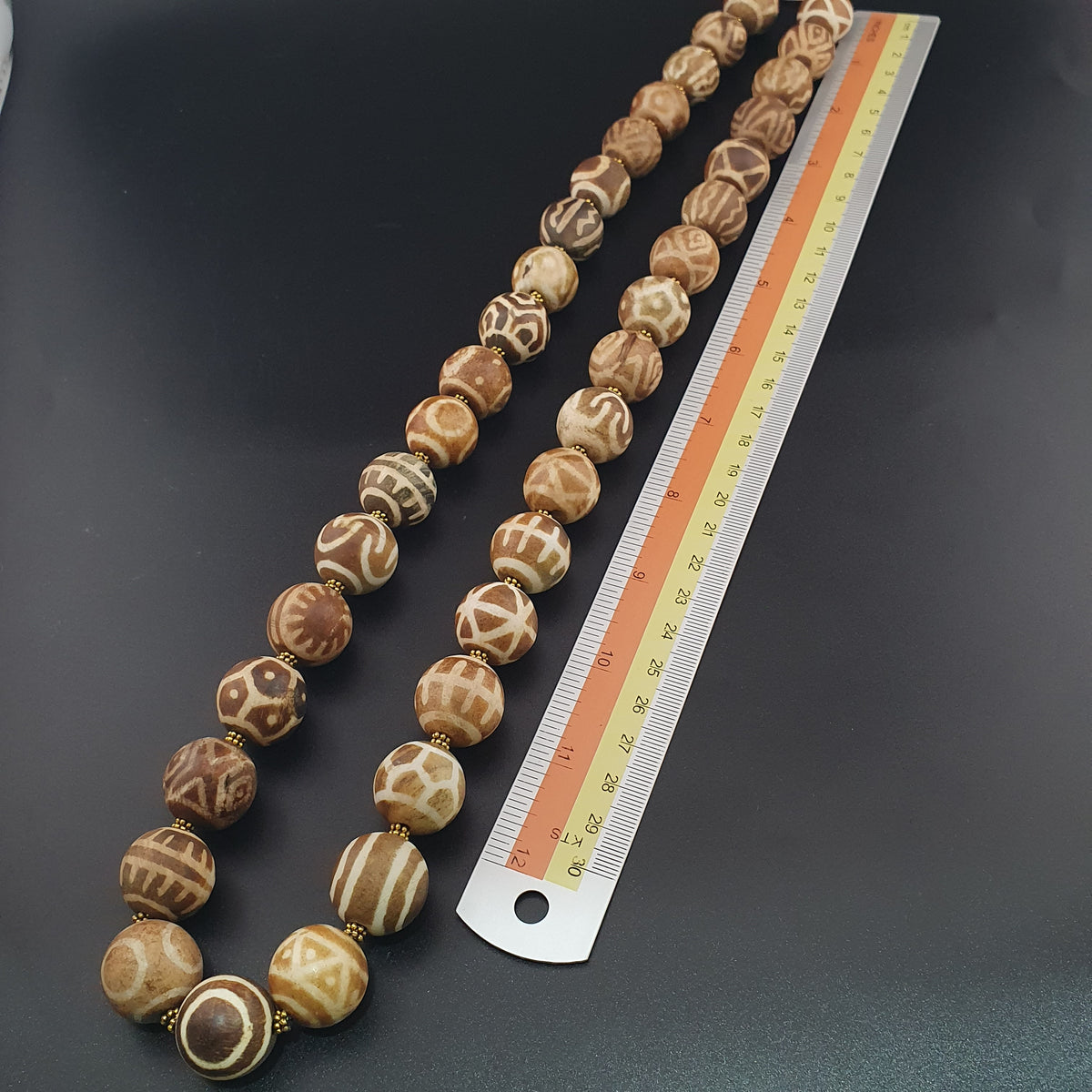 Collier de perles anciennes Pumtek Pyu de Birmanie 18-19mm 26 pouces