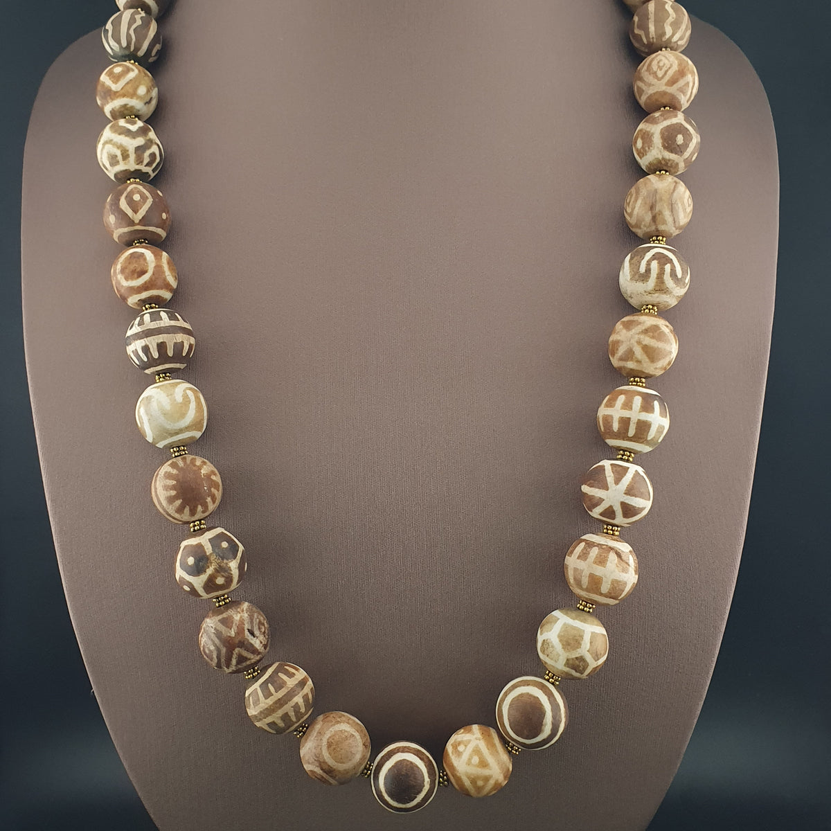 Collier de perles anciennes Pumtek Pyu de Birmanie 18-19mm 26 pouces