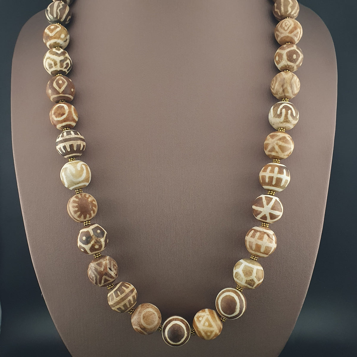 Collier de perles anciennes Pumtek Pyu de Birmanie 18-19mm 26 pouces